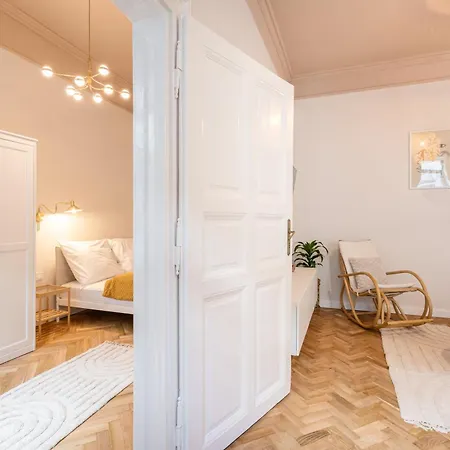 Daydream Den * Budapest