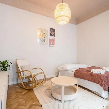 Daydream Den * Budapest