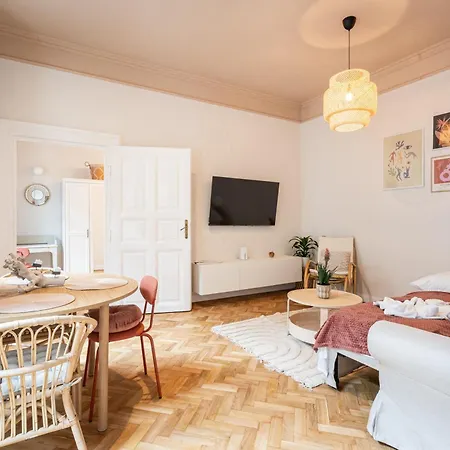 Daydream Den Apartment *