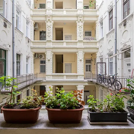 Apartment Daydream Den *